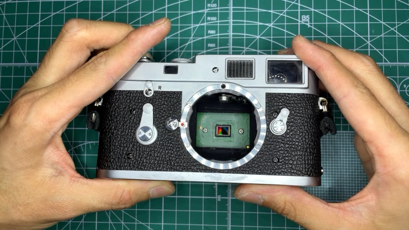 A Non-Destructive Digital Back For A Classic Leica
