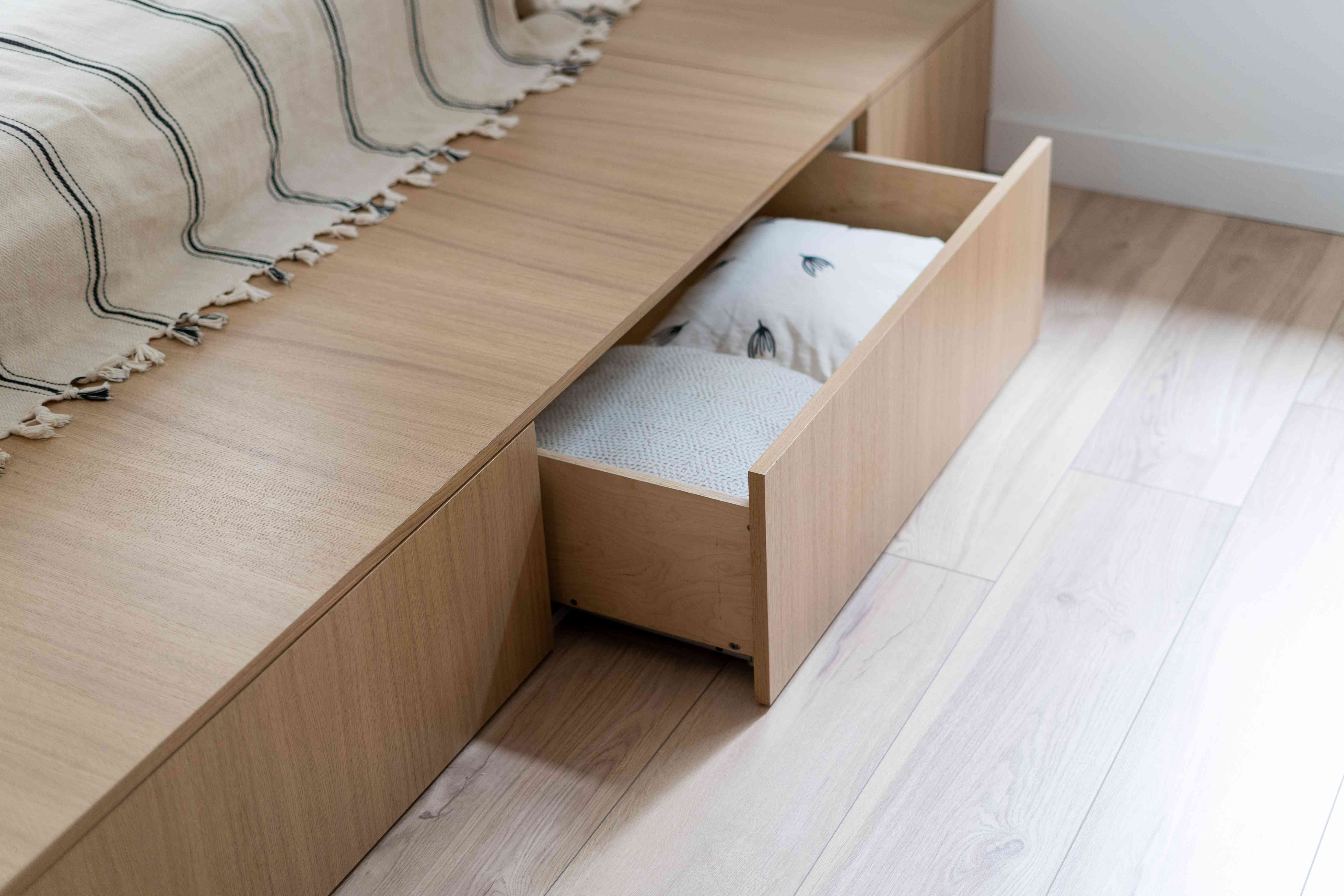 10 Comforter Storage Ideas to Try Yourself